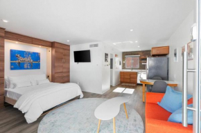 Poolside Studio in Central DTPH Location w/ Pool